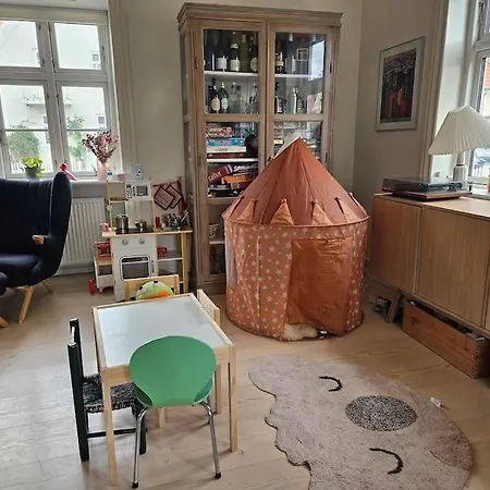 וילה Flot Stort Hus I Valby Udlejes!