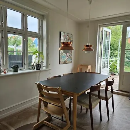 Flot Stort Hus I Valby Udlejes! קופנהגן