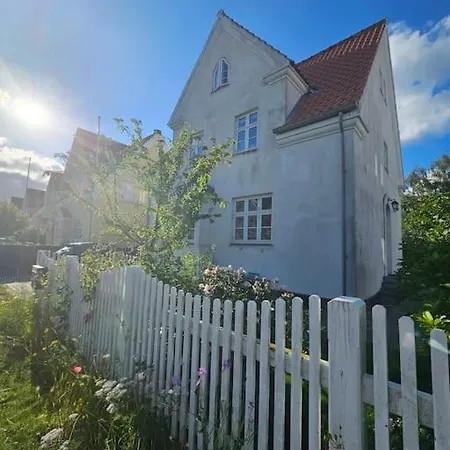 Βίλα Flot Stort Hus I Valby Udlejes!
