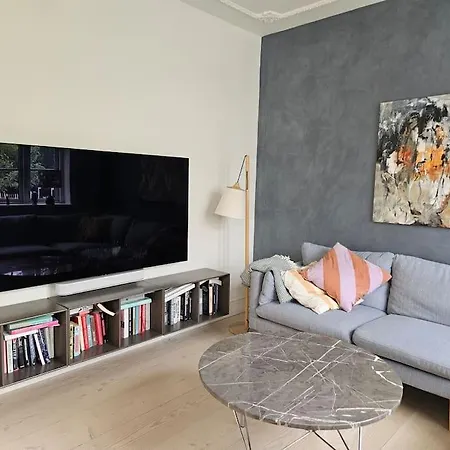 Βίλα Flot Stort Hus I Valby Udlejes!