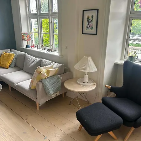 Flot Stort Hus I Valby Udlejes! * Kopenhagen
